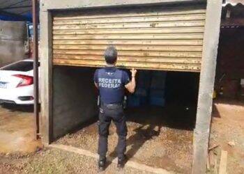Receita Federal desarticula dois depósitos de mercadorias em Foz