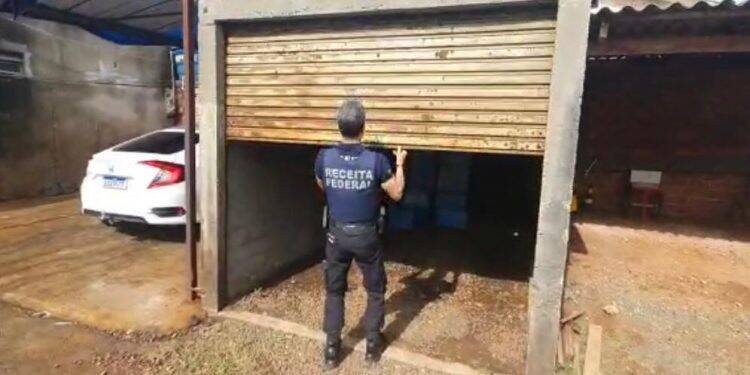 Receita Federal desarticula dois depósitos de mercadorias em Foz