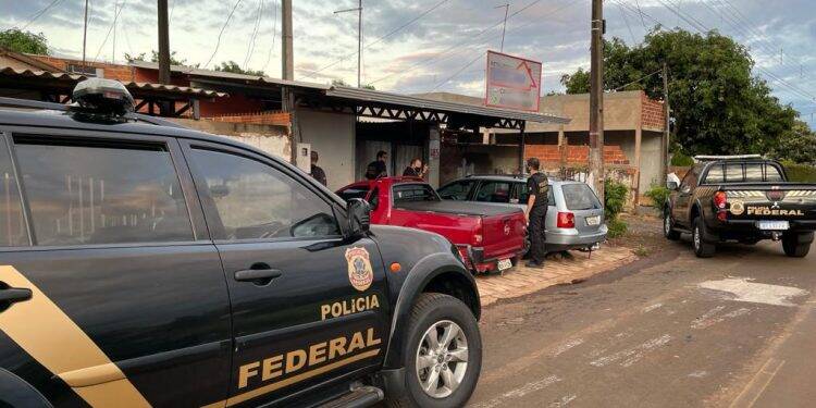 Operação contra o tráfico de drogas cumpre mandados em STI