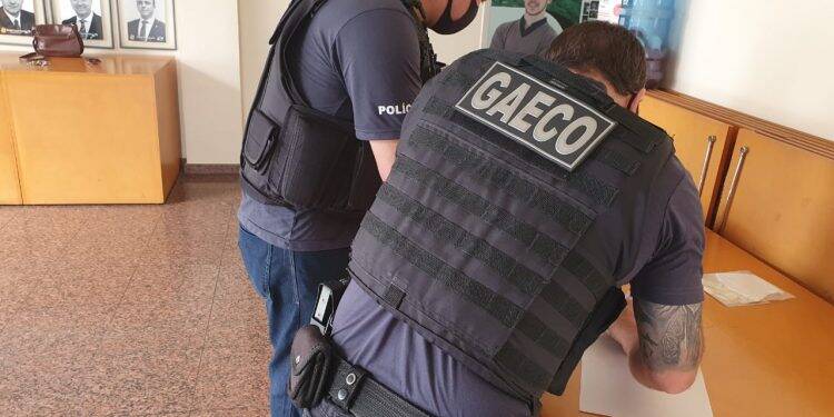 Gaeco cumpre mandados de prisão contra vereadores, empresário e servidores de Ponta Grossa