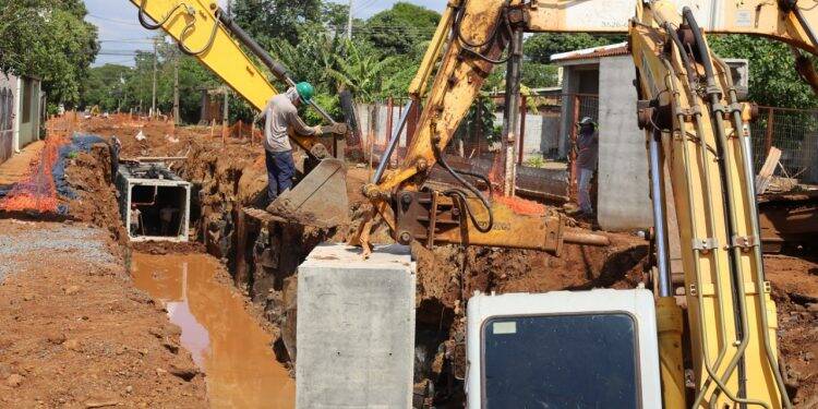 Prefeitura de Foz executa uma das obras mais complexas de drenagem no Paraná