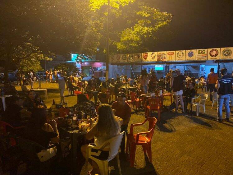 Força-tarefa dispersa festa rave com 600 jovens em chácara de Foz