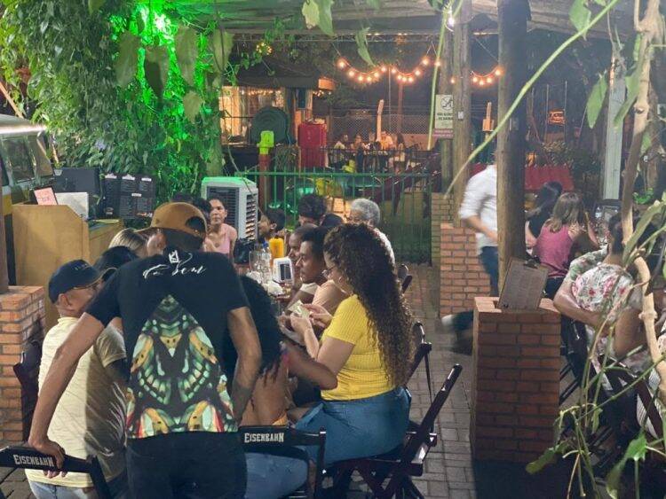 Força-tarefa dispersa festa rave com 600 jovens em chácara de Foz