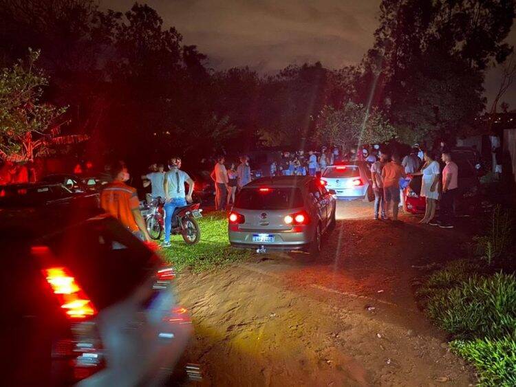 Força-tarefa dispersa festa rave com 600 jovens em chácara de Foz