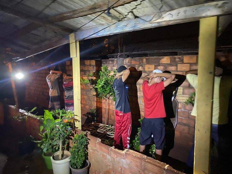 Força-tarefa dispersa festa rave com 600 jovens em chácara de Foz