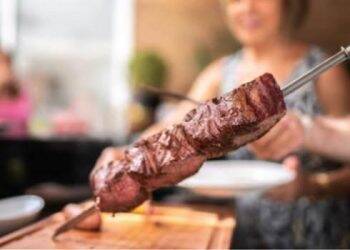 Morador leva multa de R$ 5 mil ao fazer churrasco para 15 pessoas no Paraná