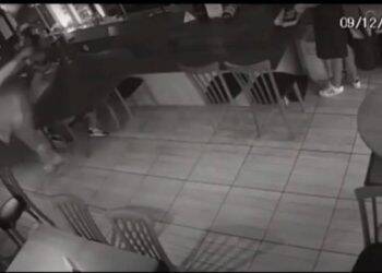 Em Curitiba, homem tosse e é agredido em restaurante; vídeo