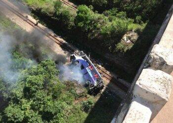 Sobe para 18 o número de mortos em acidente com ônibus em Minas