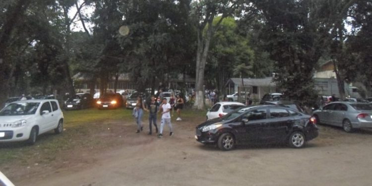 Festa com 400 pessoas termina com aplicação de R$ 100 mil em multas em Curitiba