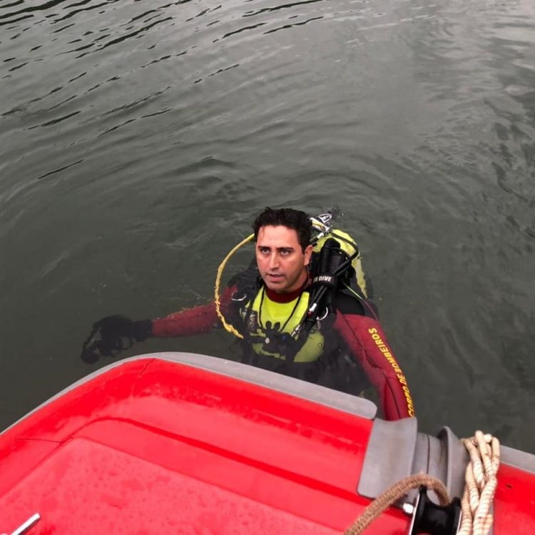 Bombeiros fazem buscas por rapaz que desapareceu no Rio Paraná