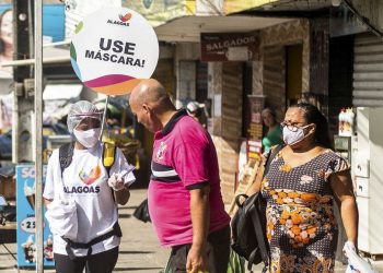 Mesmo com vacina, máscaras e isolamento continuam essenciais