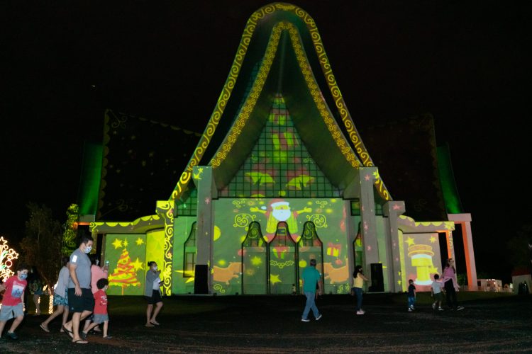 Natal de Luzes de Itaipu reforça turismo religioso da Catedral Nossa Senhora de Guadalupe, em Foz