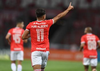 Internacional vence sexta seguida e fica a um ponto do líder São Paulo