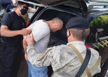 Preso no Paraguai, “Bonitão do PCC” foi entregue à PF na Ponte da Amizade