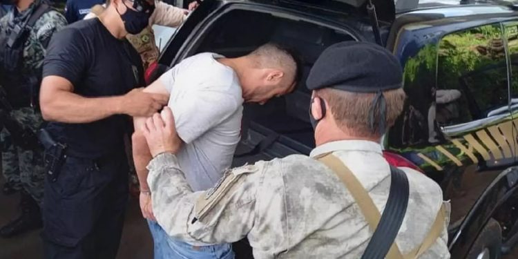 Preso no Paraguai, “Bonitão do PCC” foi entregue à PF na Ponte da Amizade