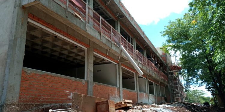 UNILA assina contrato para construção do segundo prédio de aulas no Campus Integração