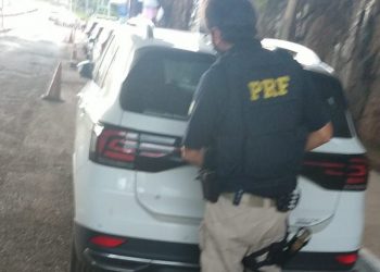 PRF recupera veículo roubado em Foz na Ponte Internacional da Amizade
