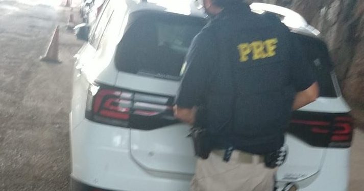 PRF recupera veículo roubado em Foz na Ponte Internacional da Amizade