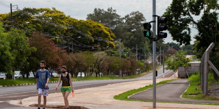 Semáforos inteligentes: dispositivo sonoro auxilia deficientes visuais