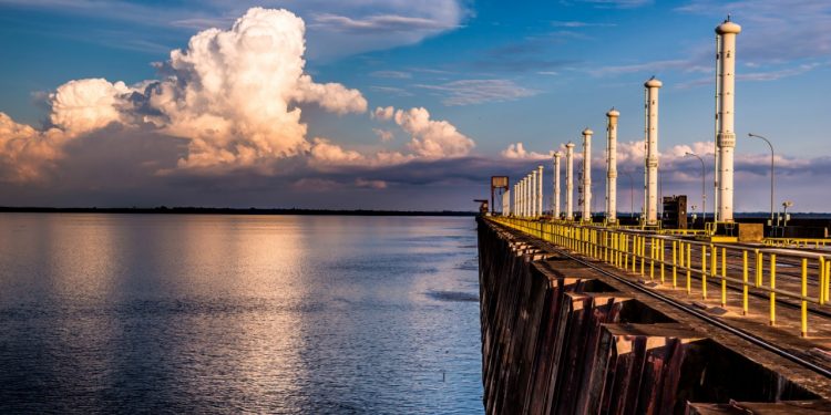 Usina de Itaipu e de Três Gargantas, na China, acumulam dois recordes históricos