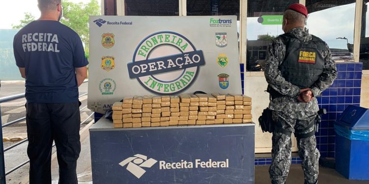 Receita Federal e Força Nacional apreendem 90 quilos de maconha na Ponte da Amizade