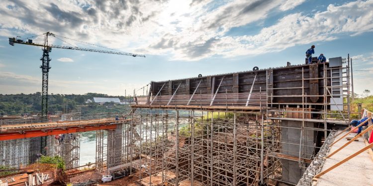 Obras da usina de Itaipu geram oportunidade para mais de 2,5 mil trabalhadores