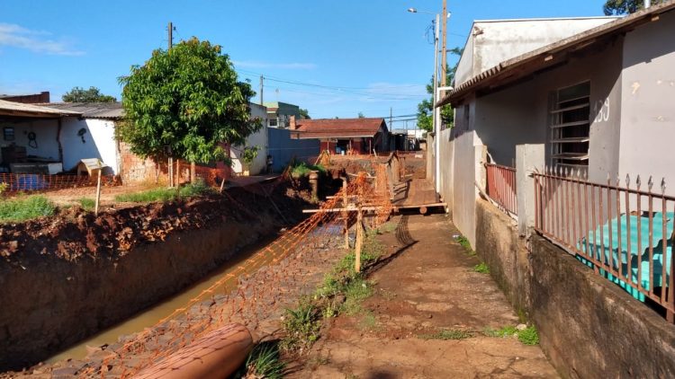 Com obras inacabadas, moradores do São Luís ainda sofrem com alagamentos