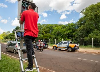 Em fase de implementação, semáforos inteligentes na Vila A recebem ajustes