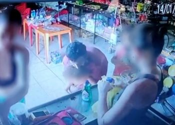 Vídeo: Homem tenta sequestrar menina que foi comprar doce em mercado no Paraná