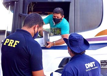 “Cruze Seguro”: PRF fiscaliza 19 caminhões e apreende 13 por má conservação em Foz