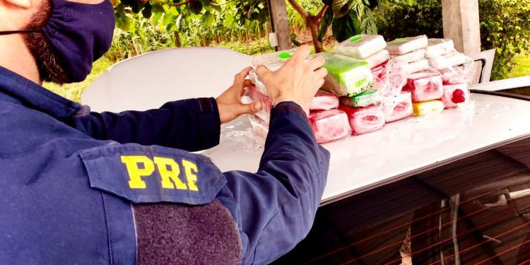 PRF apreende maconha oculta em veículo com bebê de 2 meses em Céu Azul