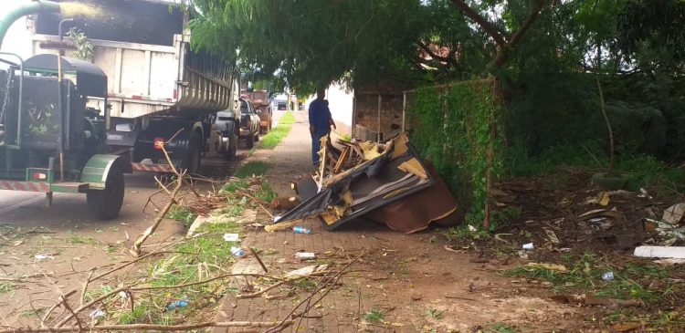 Força-tarefa retira quase 60 toneladas de lixo de rios e córregos em apenas um dia