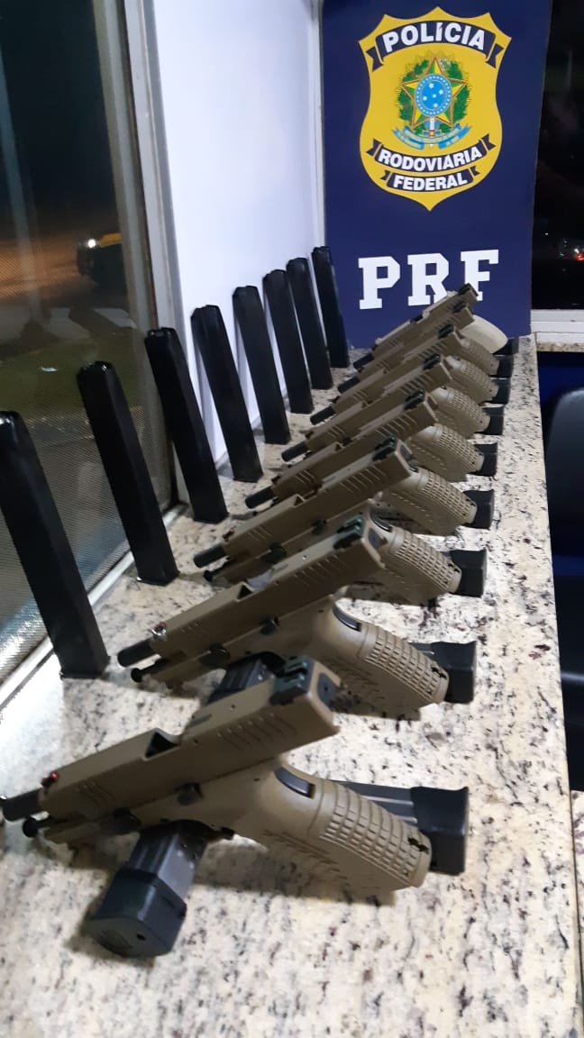 PRF prende quatro pessoas por Tráfico Internacional de Armas em Céu Azul