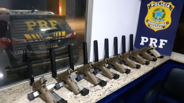 PRF prende quatro pessoas por Tráfico Internacional de Armas em Céu Azul