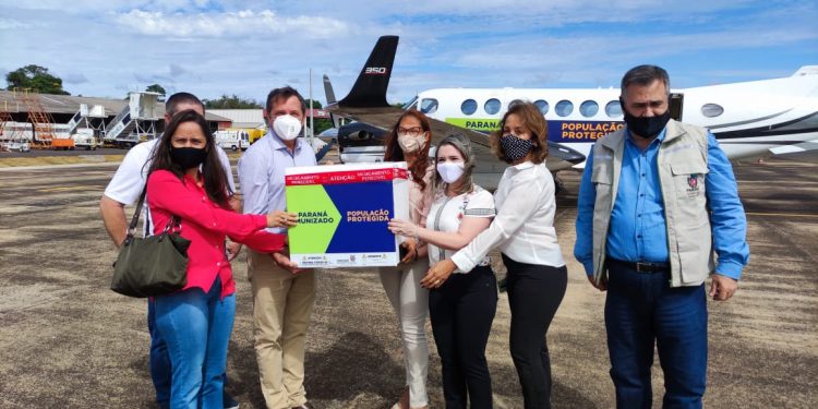 Foz do Iguaçu recebe 3,4 mil vacinas da AstraZeneca contra Covid-19