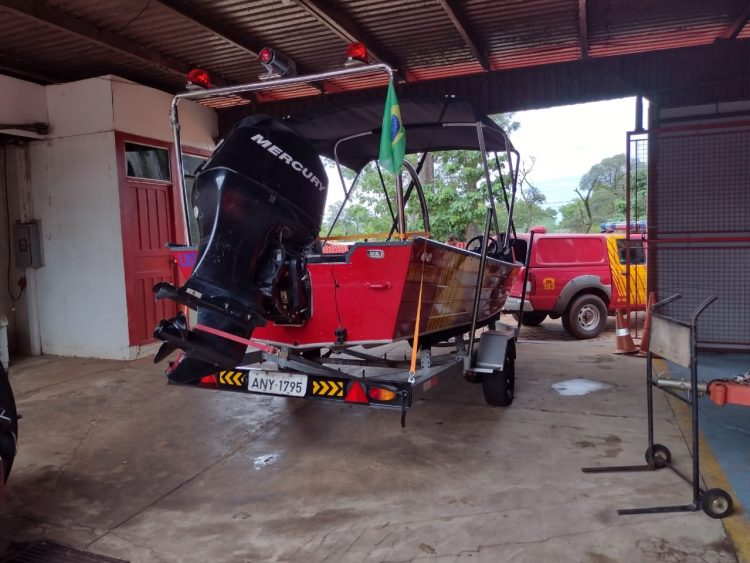 Bombeiros retomam buscas por jovem desaparecido no Rio Paraná em Foz