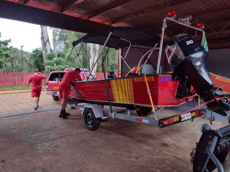 Bombeiros retomam buscas por jovem desaparecido no Rio Paraná em Foz