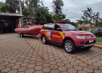 Bombeiros retomam buscas por jovem desaparecido no Rio Paraná em Foz