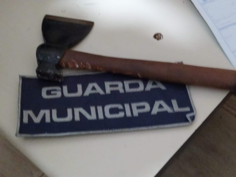 GM prende vândalo em flagrante quebrando pontos de ônibus no centro