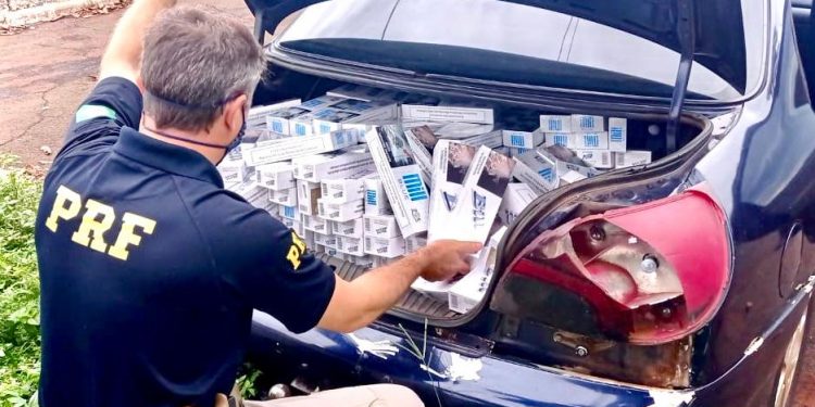 PRF apreende 3.000 maços de cigarro em Santa Terezinha de Itaipu