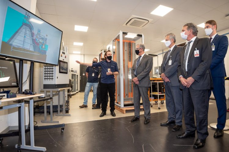 Ministro Bento Albuquerque conhece projetos do Parque Tecnológico Itaipu para investimentos no setor elétrico