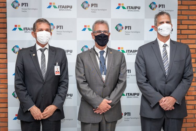 Ministro Bento Albuquerque conhece projetos do Parque Tecnológico Itaipu para investimentos no setor elétrico