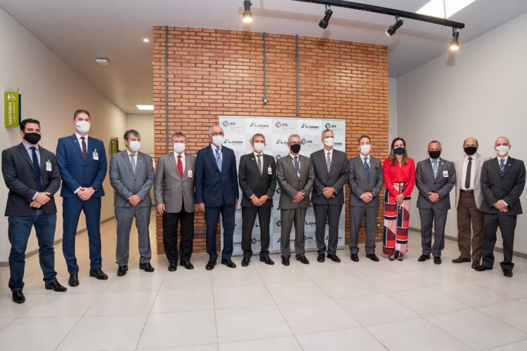 Ministro Bento Albuquerque conhece projetos do Parque Tecnológico Itaipu para investimentos no setor elétrico