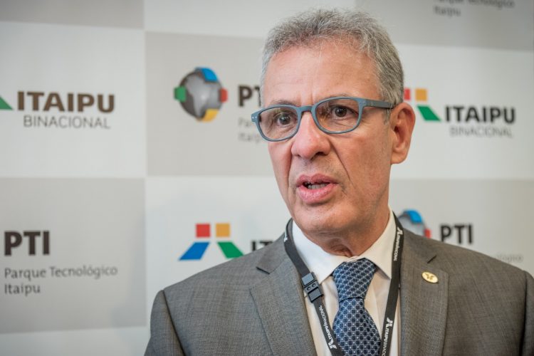 Ministro Bento Albuquerque conhece projetos do Parque Tecnológico Itaipu para investimentos no setor elétrico
