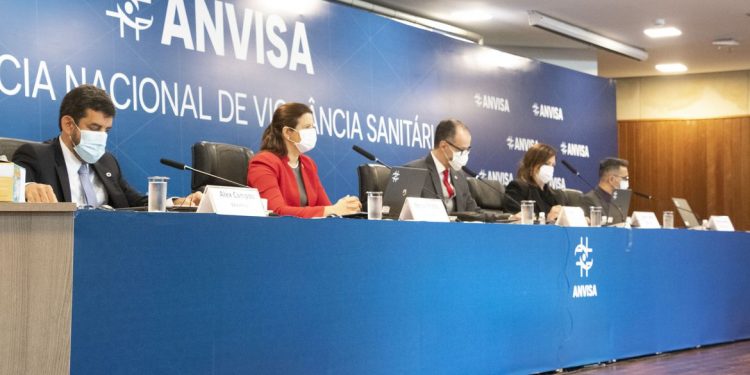 Área técnica da Anvisa recomenda uso emergencial da CoronaVac