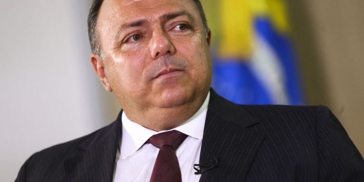 Covid-19: 354 milhões de doses de vacina estão asseguradas em 2021, diz Pazuello