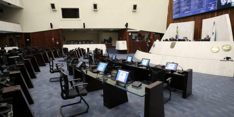 Alterações no Programa Colégio Cívico-Militares seguem para sanção do Poder Executivo