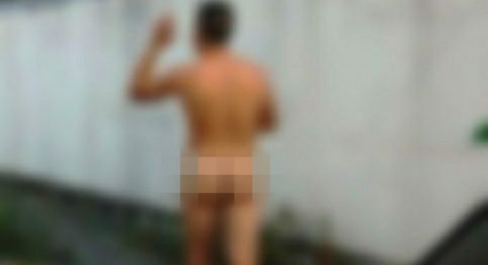 Homem é flagrado nu após ser obrigado a deixar roupas como garantia de pagamento em bar