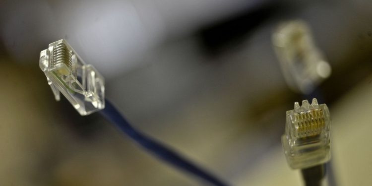 Nova meta do governo prevê fibra ótica em 99% das cidades brasileiras