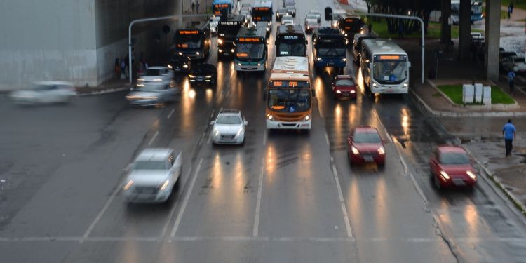 Denatran publica agenda regulatória que inclui multas para ciclistas e pedestres